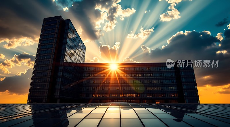 日出时分的摩天大楼剪影