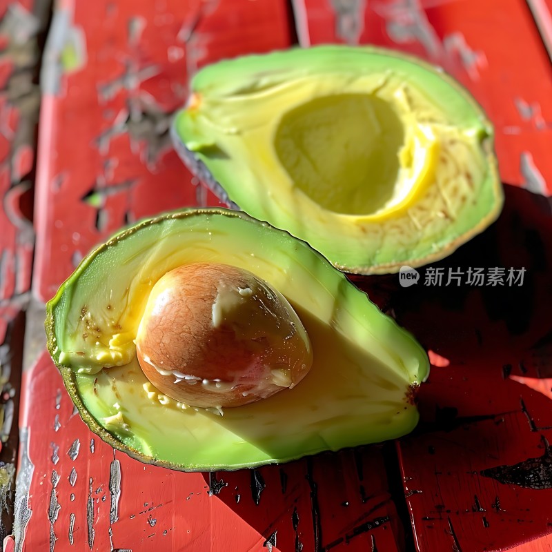 阳光下的牛油果