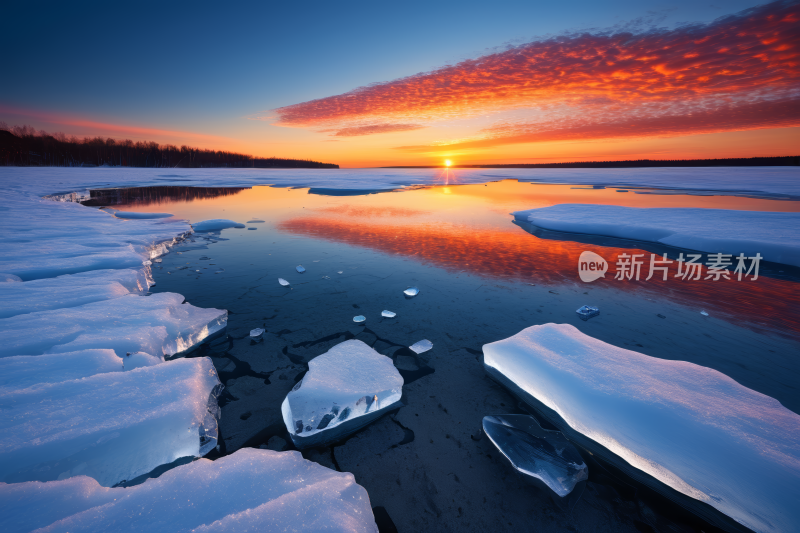 冰冻湖泊的景色湖水浮冰和雪高清风景图片