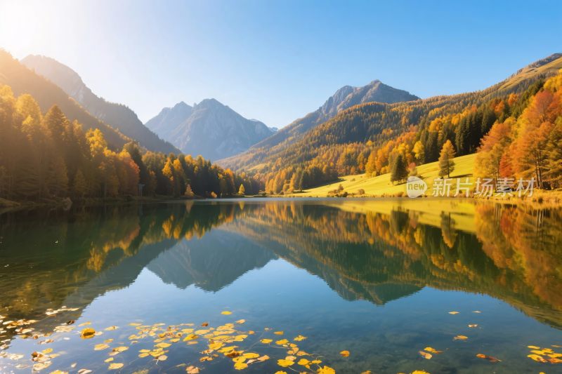 秋日山间湖泊美景