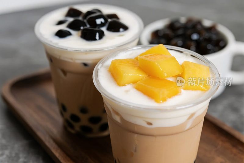 双杯珍珠奶茶水果特写