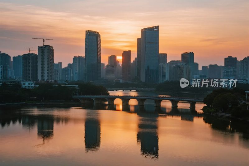 城市黄昏水景风光