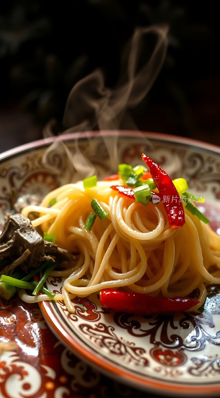 热腾腾的香辣意面