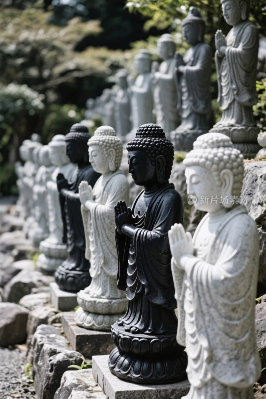 佛像雕像群陈列