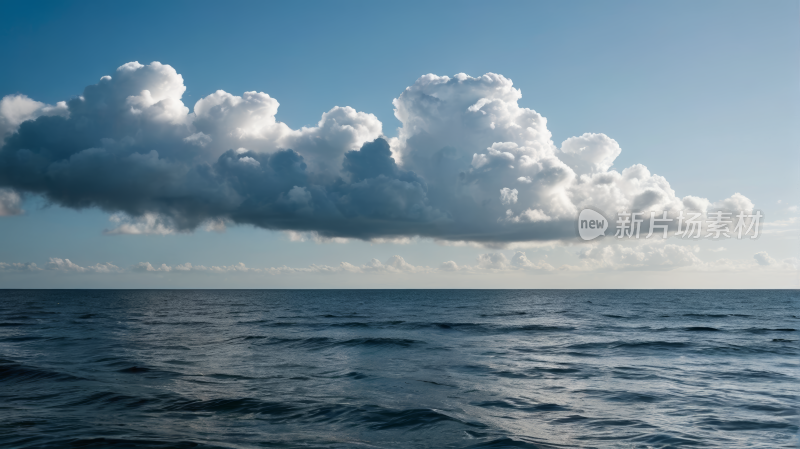 海洋上空有一片大云风景图片