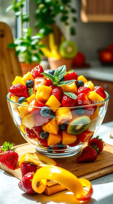 阳光下的水果拼盘