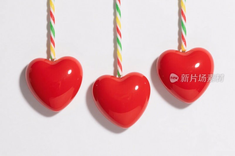 三颗爱心挂饰插画