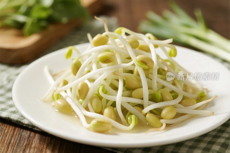 盘装豆芽食材图