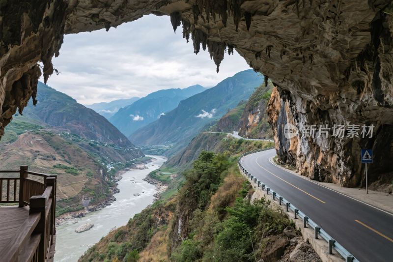 山洞公路山水风景图