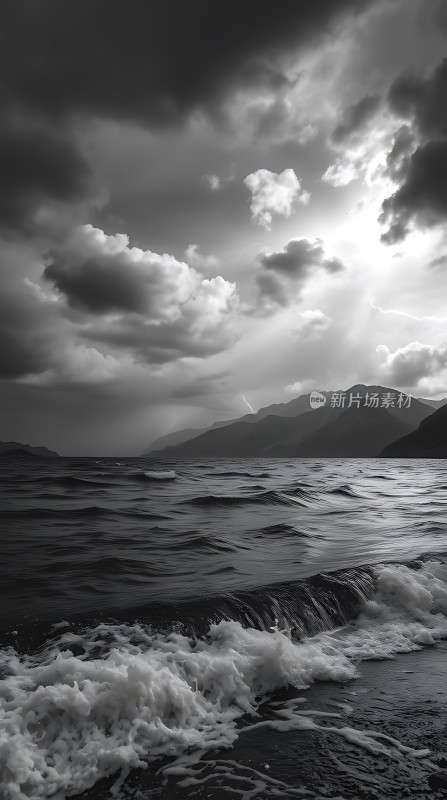 云海涌动阳光穿透波涛汹涌山峦起伏