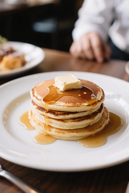 美味煎饼糖浆摆盘