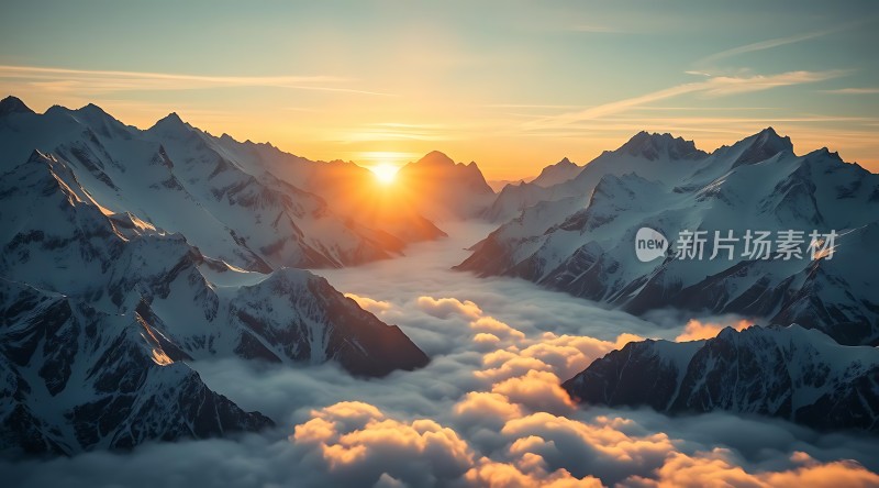 晨曦下的雪山云海