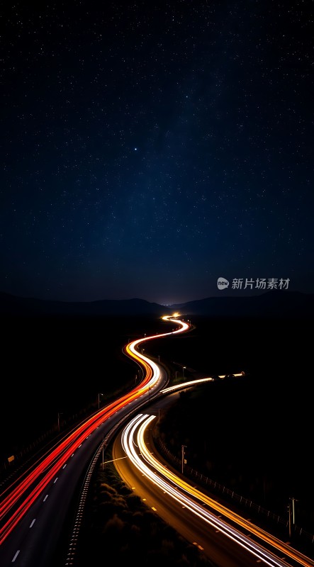 夜幕下的星河与车流