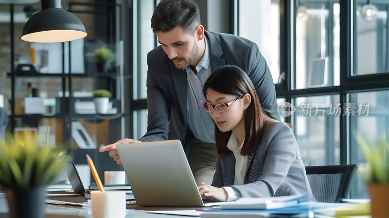 商务人士合作办公场景