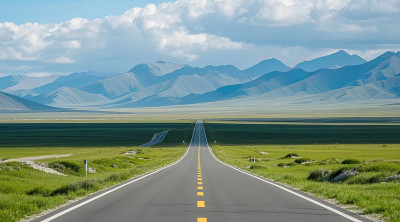 内蒙古草原公路自驾游风景区自然风光图