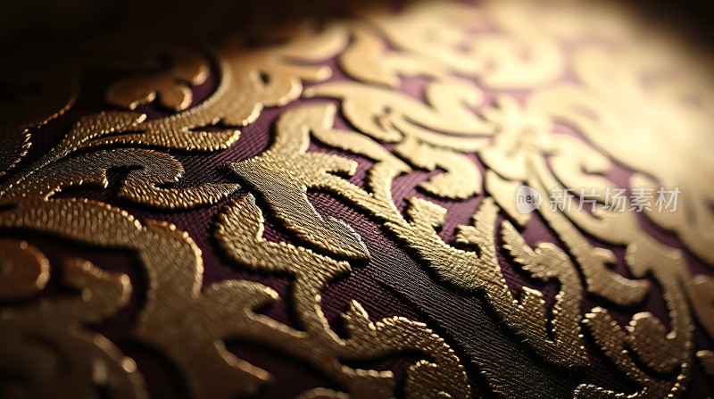 金色花纹装饰品特写