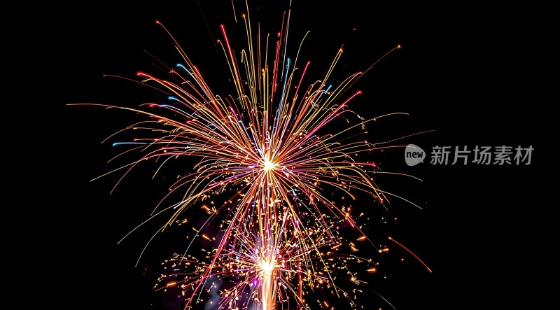 夜空烟花绽放色彩斑斓璀璨夺目