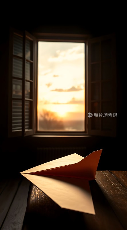窗前纸飞机阳光下的梦想启航
