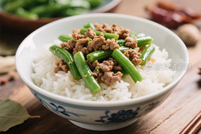 酱油肉焖豆角盖饭