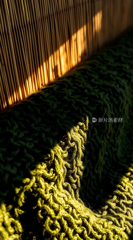 阳光下的绿色毛毯