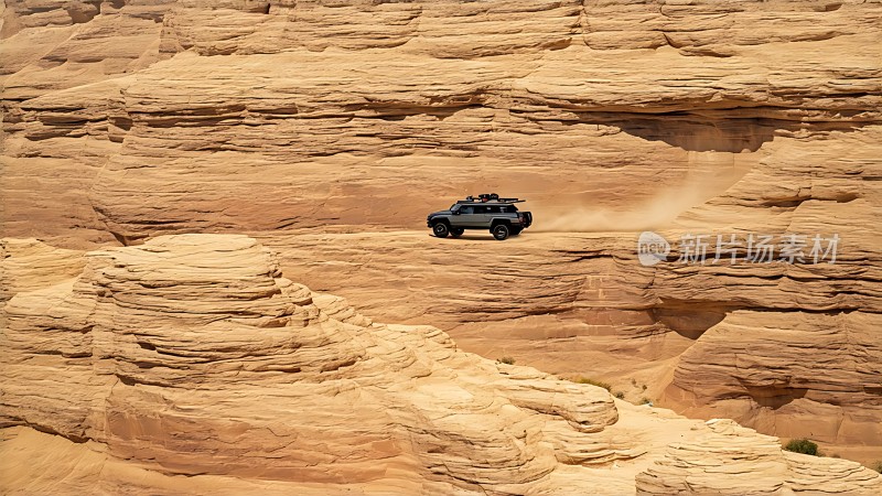 越野车穿越沙漠峡谷