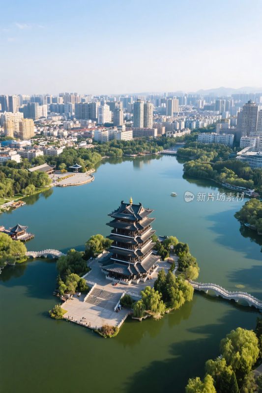 城市古塔水域风光图