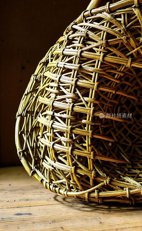 竹编篮子细节展示展现自然之美