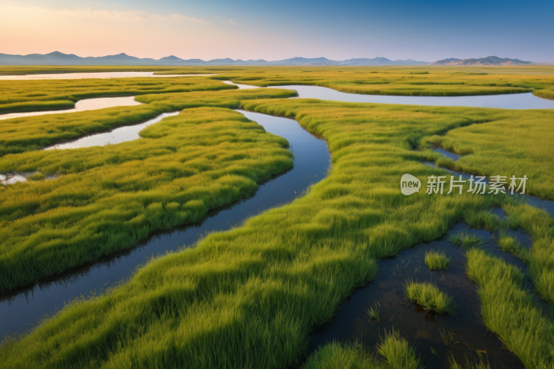 草地有河流流过有山脉风光风景图片