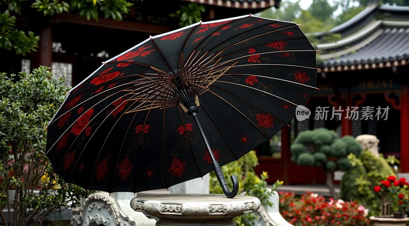 古风油纸伞下的静谧园林