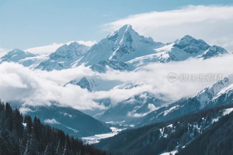 雪山云雾自然风光