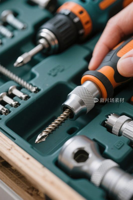 工具箱内的电动工具展示