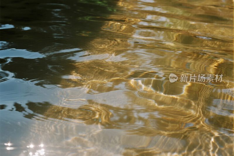 水面波纹光影效果