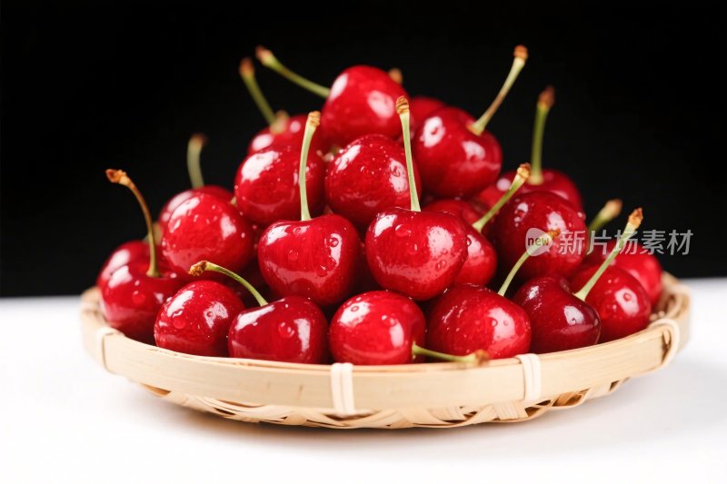 红樱桃装篮