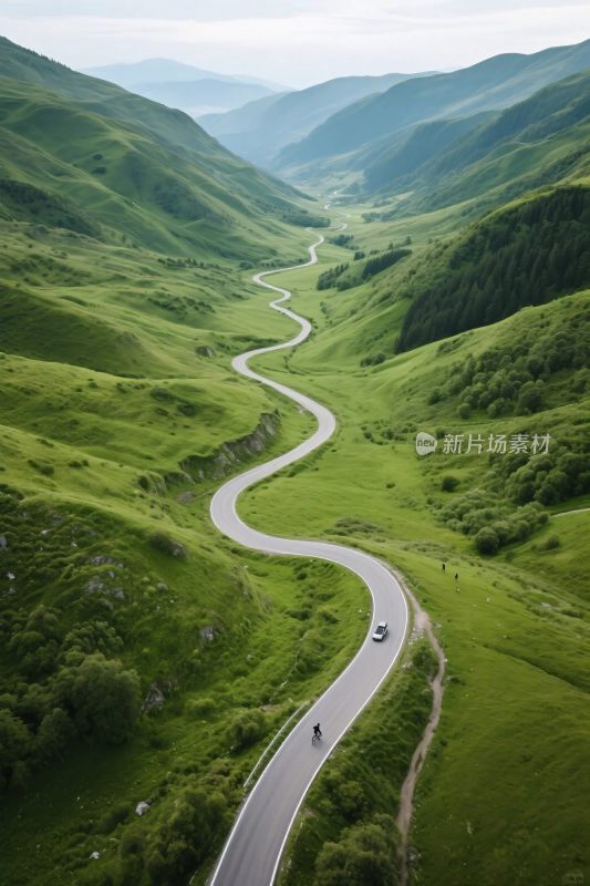 山间蜿蜒公路风景