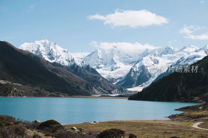 雪山湖泊自然风光