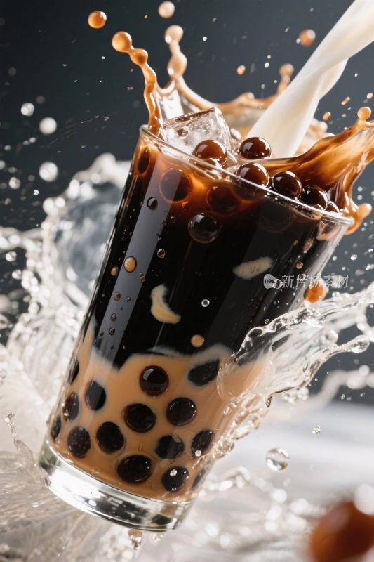 珍珠奶茶溅水特写