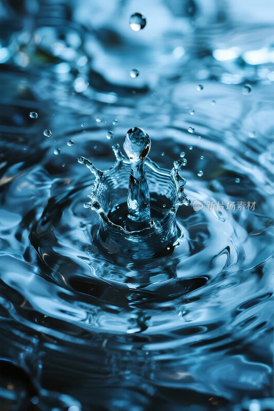 水滴溅起的水花特写