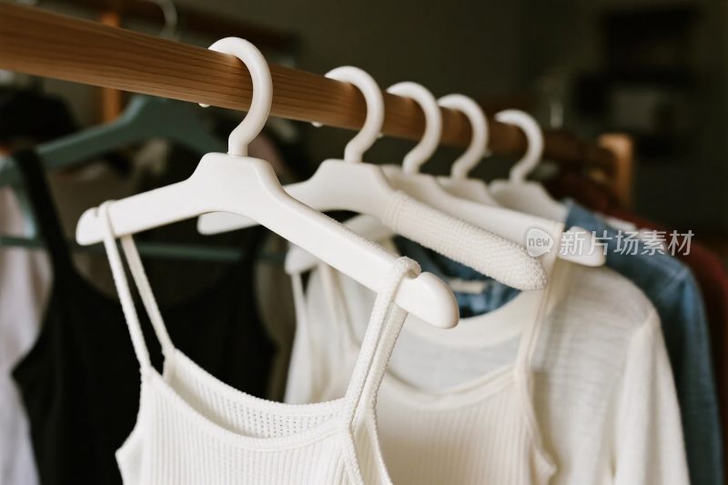 衣架与衣物展示