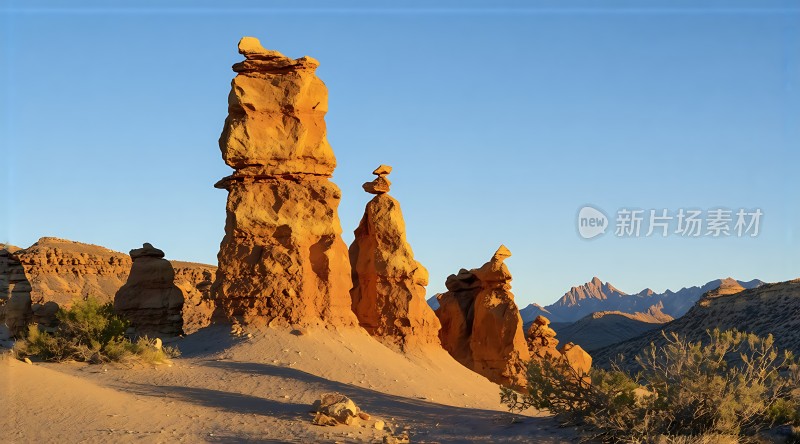 沙漠奇石林立阳光下的自然美景