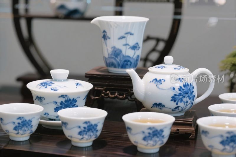 青花瓷茶具展示
