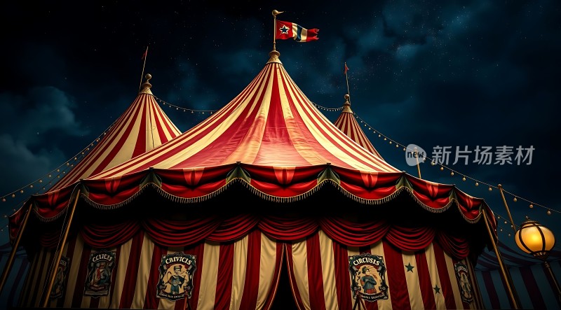 夜幕下的马戏团帐篷