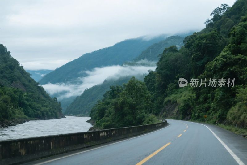 山谷公路风景图
