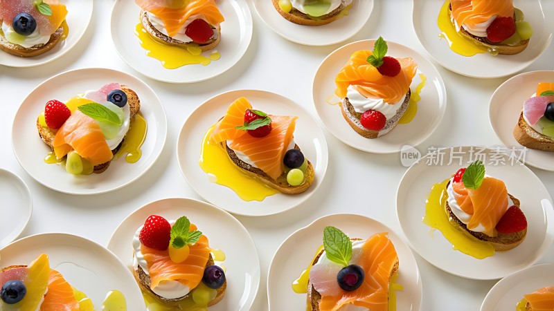 美味三文鱼水果吐司拼盘