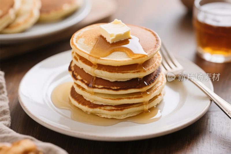 堆叠煎饼与糖浆