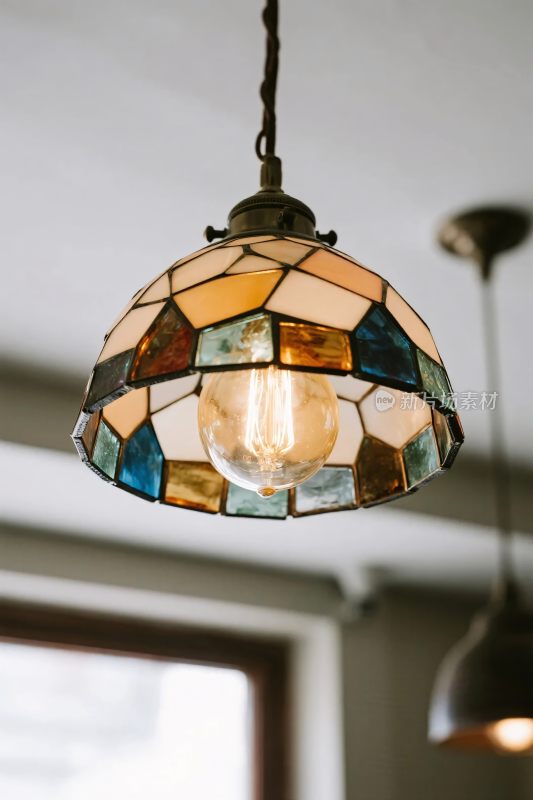 彩色玻璃吊灯装饰