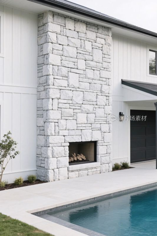 现代住宅石材壁炉与泳池