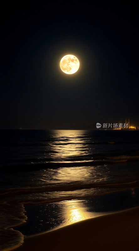 月映波光夜色幽