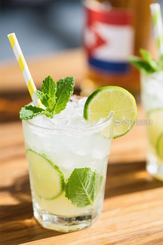 清新饮品特写图