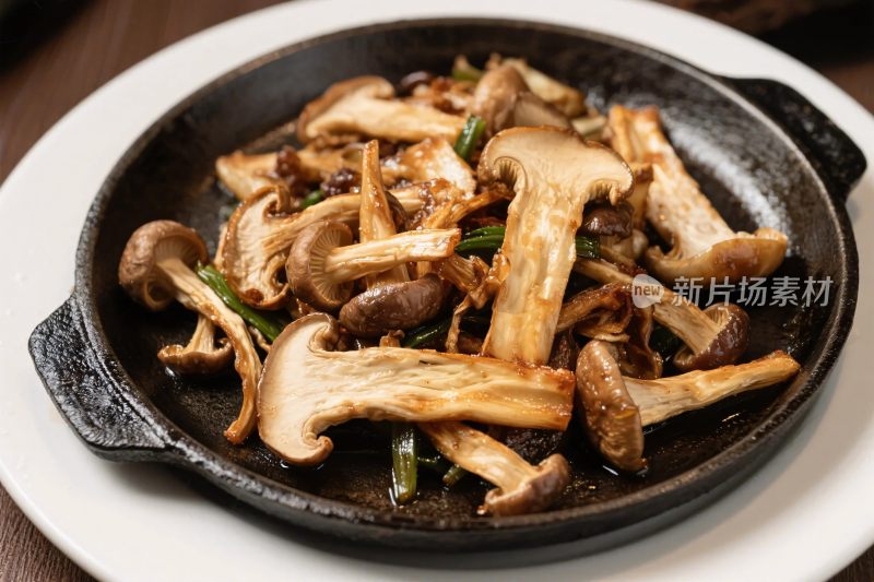 炒蘑菇美食展示