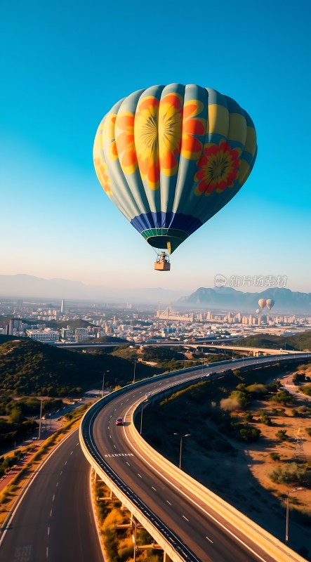 城市上空的热气球之旅